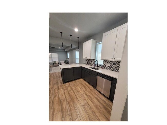 Building Photo - 1615 NE 9th St