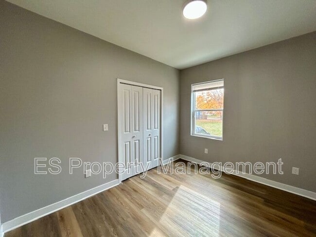 Building Photo - 321 N Kealing Ave