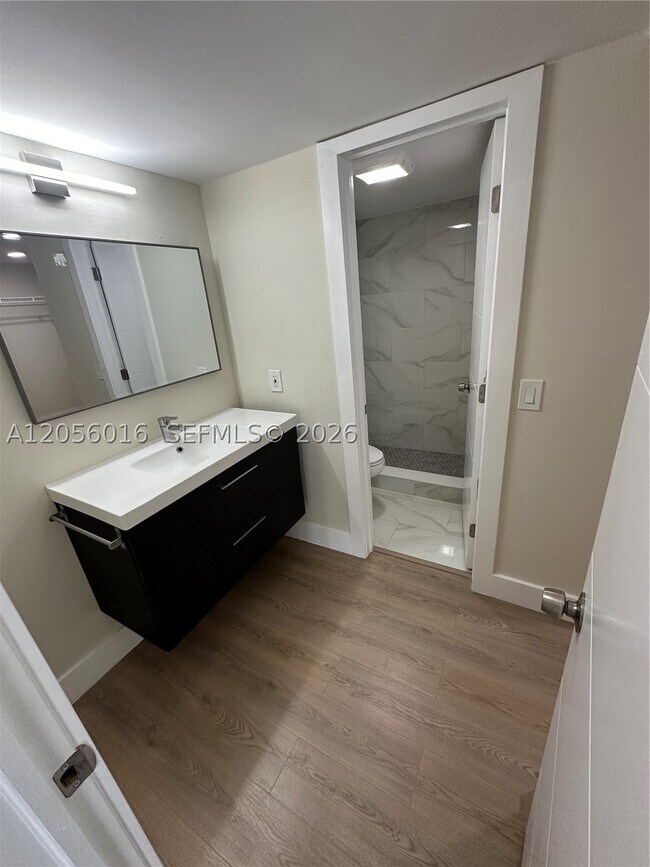 Building Photo - 10090 NW 80th Ct