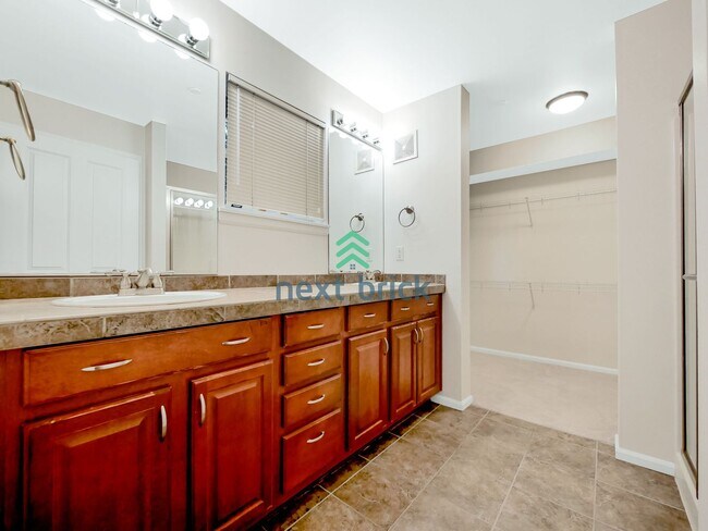 Building Photo - Charming 2 Bedroom 2 Bathroom Near Totem L...