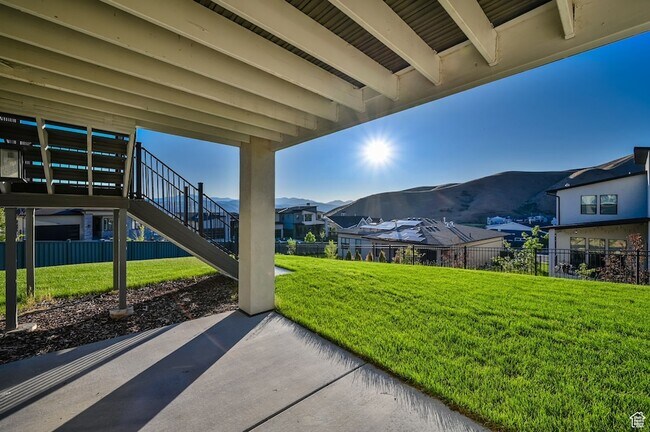 Building Photo - 1722 Oakridge Cir