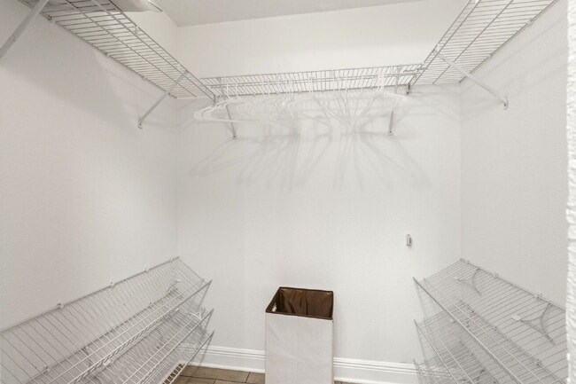 Building Photo - Beautiful Condo For Rent In St Petersburg!