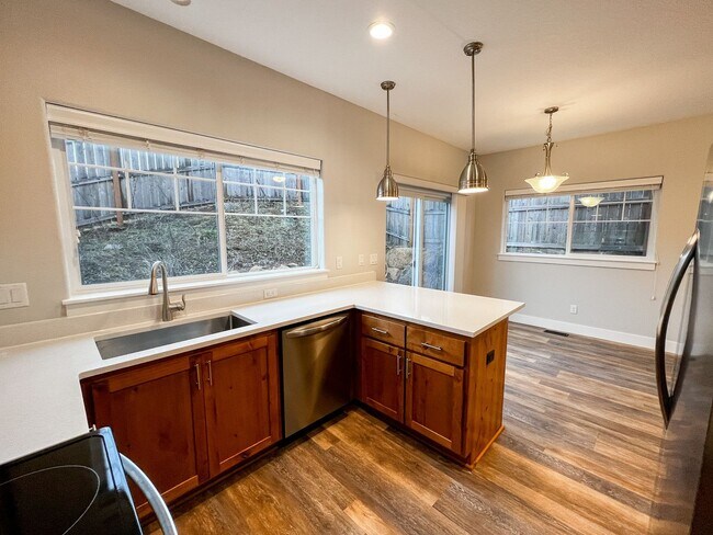 Building Photo - BIGFIR1069-1071