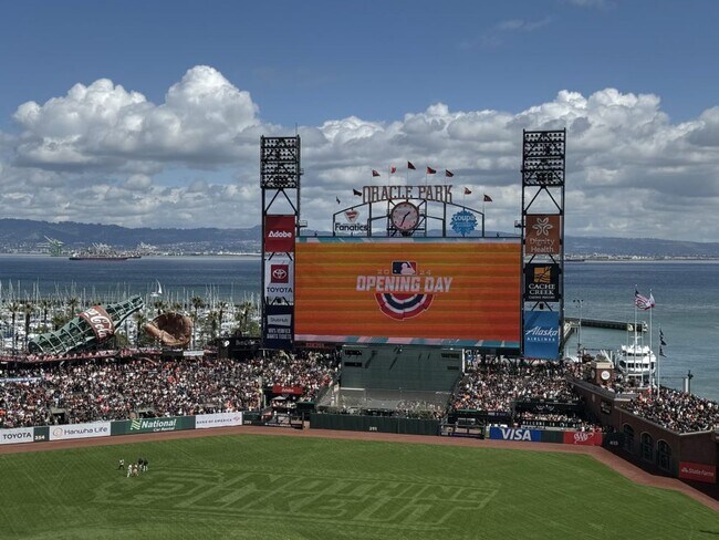 Building Photo - Outside Portfolio