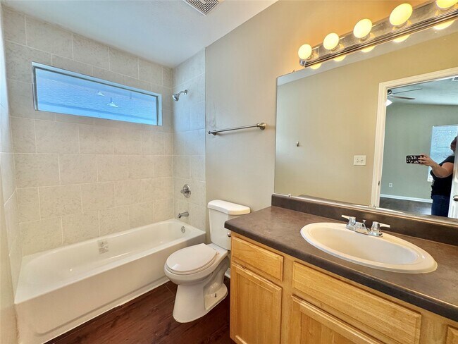 Building Photo - 10618 Pine Landing Dr