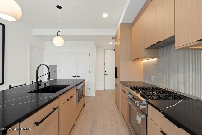 Building Photo - 139 Christopher Columbus Dr