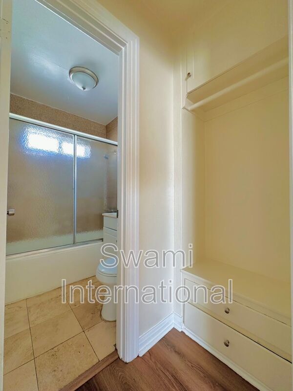 Building Photo - 119 E N St