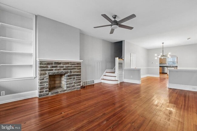 Building Photo - 441 Roxborough Ave