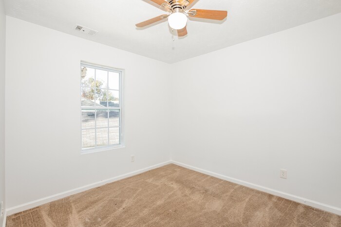 Building Photo - 2205 Oakland Spring Dr