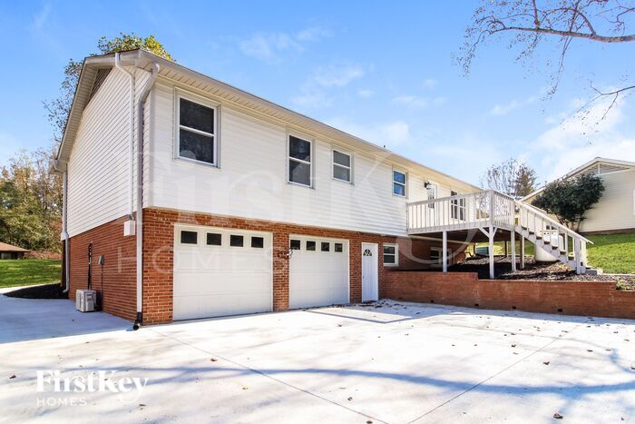 Building Photo - 2026 Storm Canyon Rd