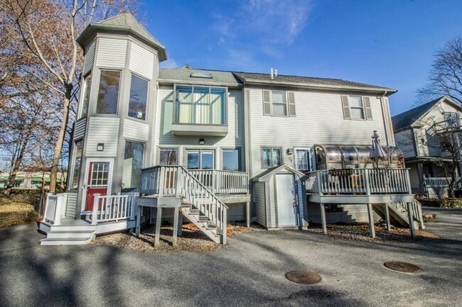 Building Photo - 581 Washington St