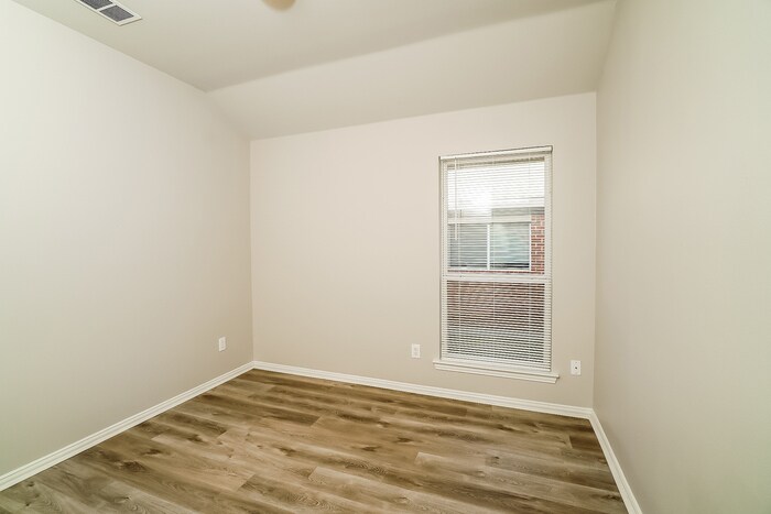 Building Photo - 1110 Vicksburg Dr
