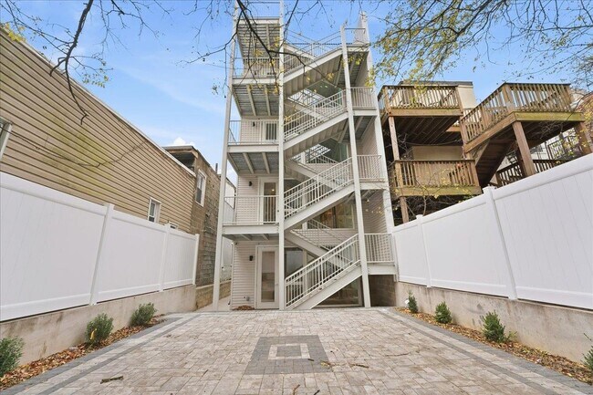 Building Photo - 134 New York Ave