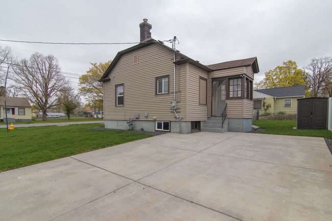 Building Photo - Fully updated 2 Bed 1 Bath Valley home.  H...
