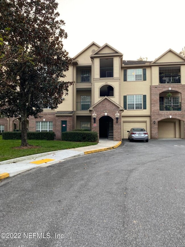 Building Photo - 7800 Point Meadows Dr