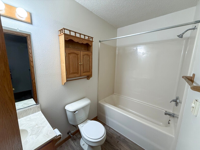 Building Photo - 2820 Edgewood Dr