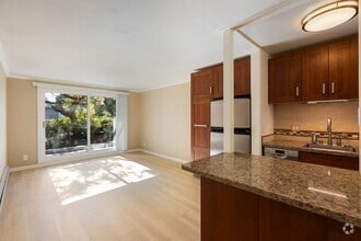 Building Photo - Exquisitely Updated, No Carpet 1bd/1ba in ...