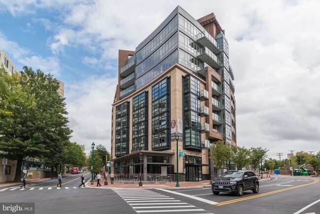 Building Photo - 7171 Woodmont Ave
