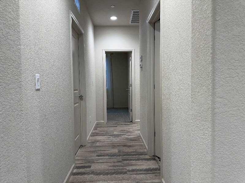 Building Photo - 2375 Creekview Dr