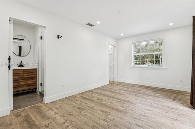 Building Photo - 3002 Segovia St