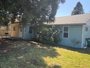 Building Photo - Updated, Single-level Home in NE Newberg  |  Reduced Rent  |  $500.00 Off 1st Two Full Month's Rent