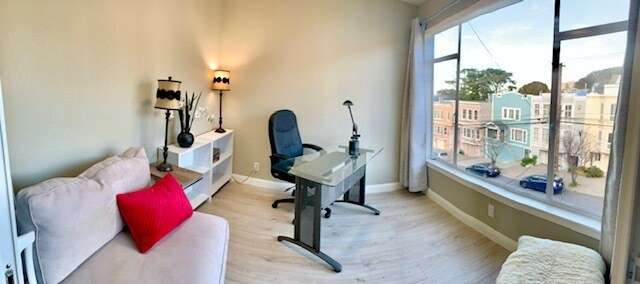 Building Photo - 1585 10th Ave