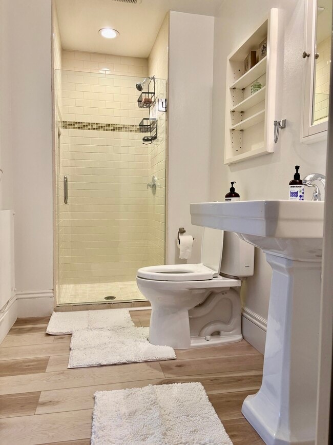 Building Photo - 79 Coleridge St