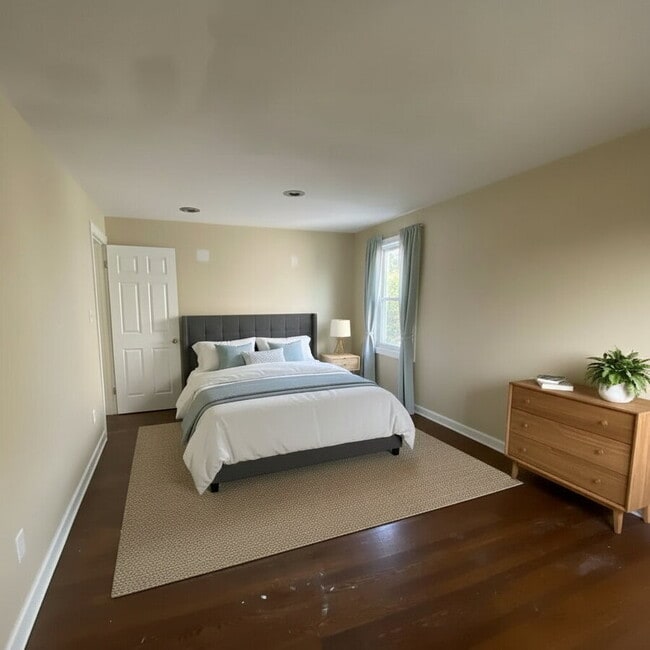 Building Photo - 3599 Grosvenor Rd