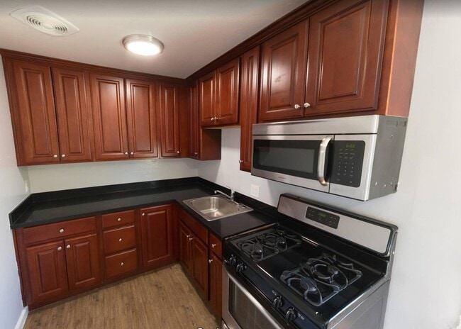 Building Photo - 1590 Oregon St