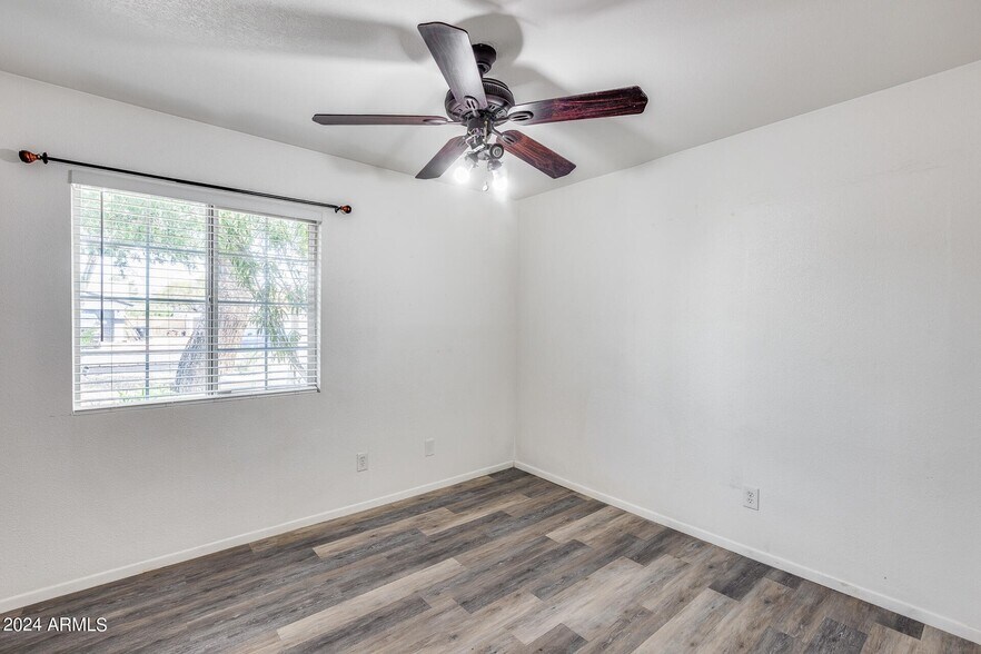 Building Photo - 2933 W Muriel Dr