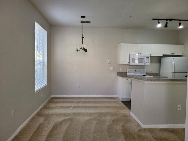 Building Photo - 828 Grand Regency Pointe