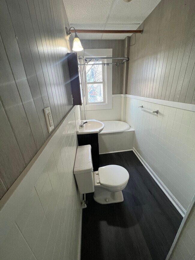 Building Photo - 85 Deane St