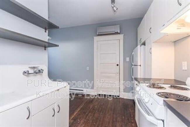 Building Photo - 262 Kalmia Ave