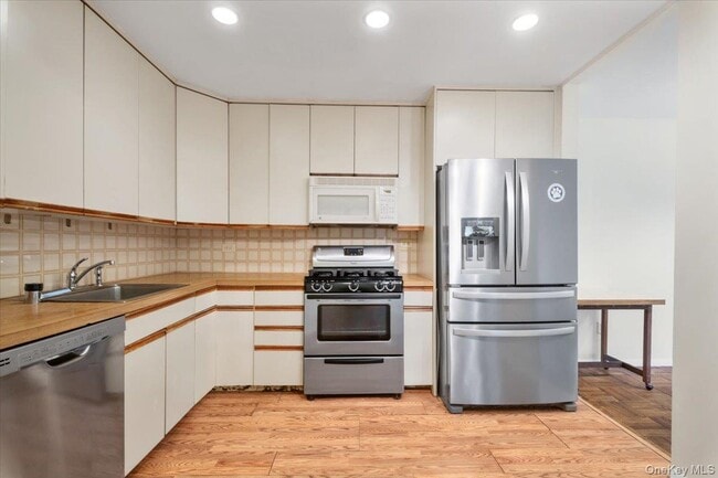 Building Photo - 356 Central Park Ave