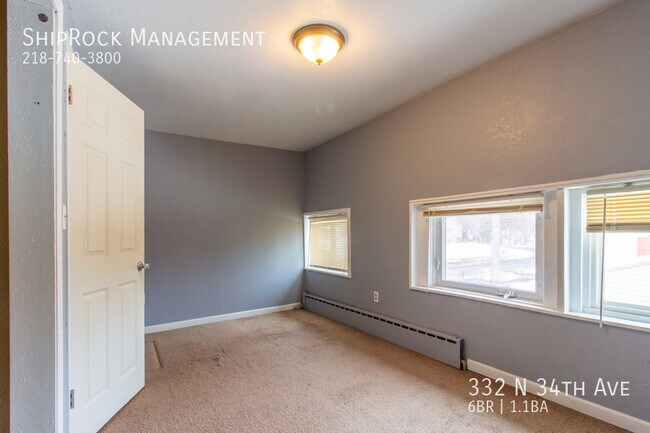 Building Photo - 332 N 34th Ave E