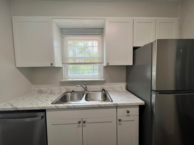 Building Photo - 2613 Rippee Rd