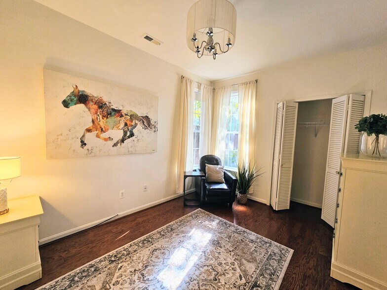 Building Photo - 20926 Cheyenne Terrace