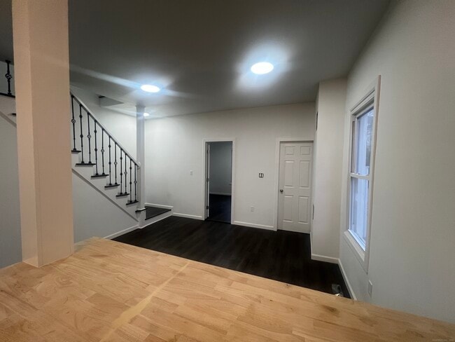 Building Photo - 28 Wall St