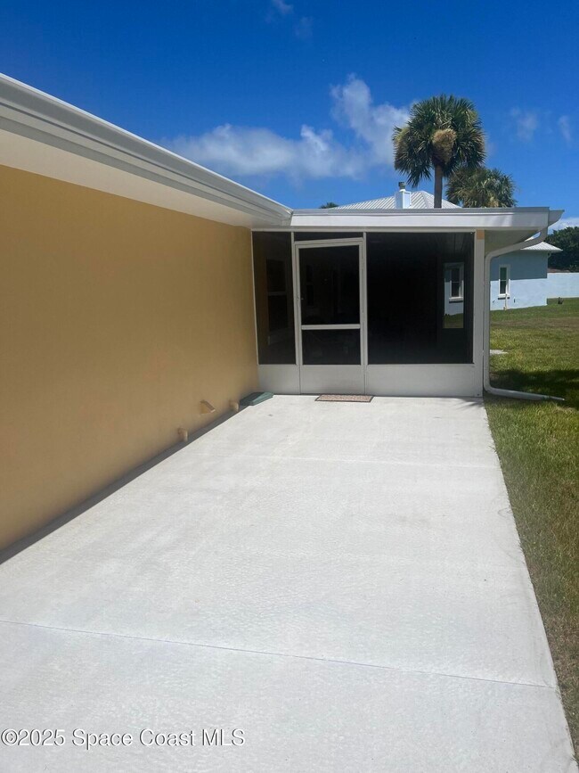 Building Photo - 5845 Garretts Rd