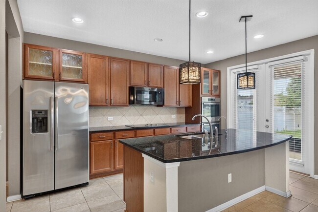 Building Photo - Large 4 bedroom home in Oakleaf