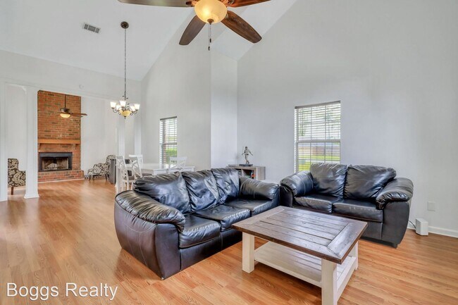 Building Photo - 4 br, 2.5 bath House - 1950 Woking Court