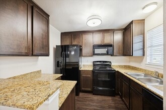 Building Photo - 214 W 17th St