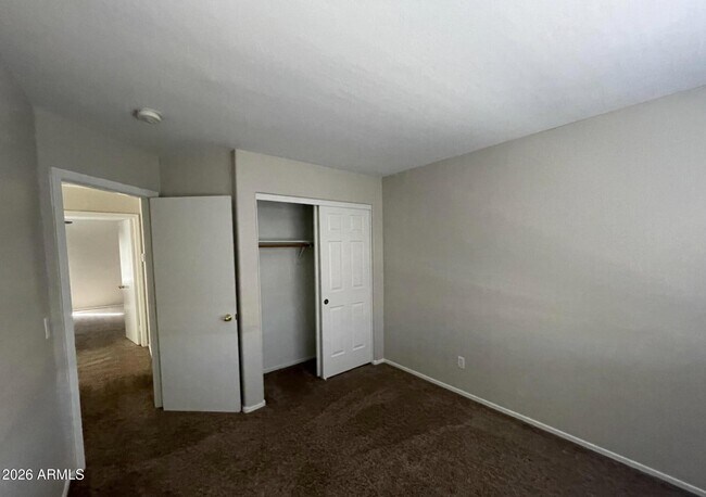 Building Photo - 10925 W Kaler Dr
