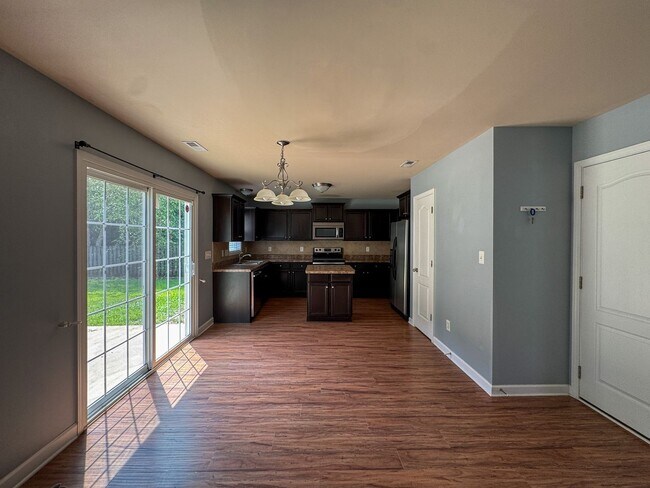 Building Photo - Beautifully Maintained 3 Bed 2.5 Bath West Gate Home