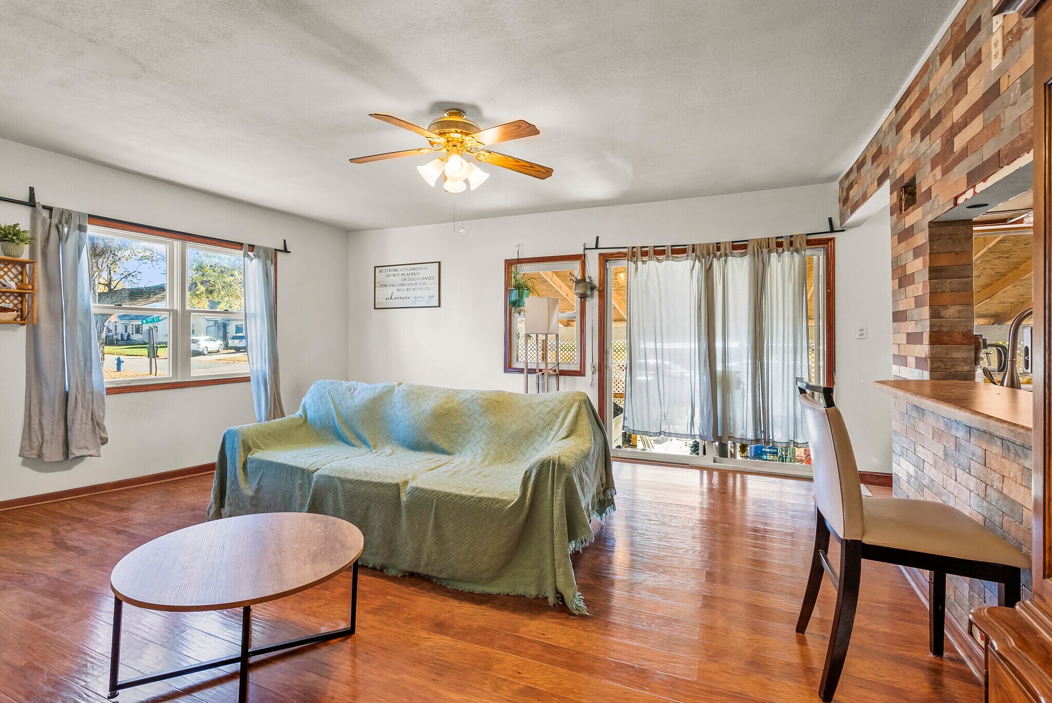 Building Photo - 1522 W 9th St