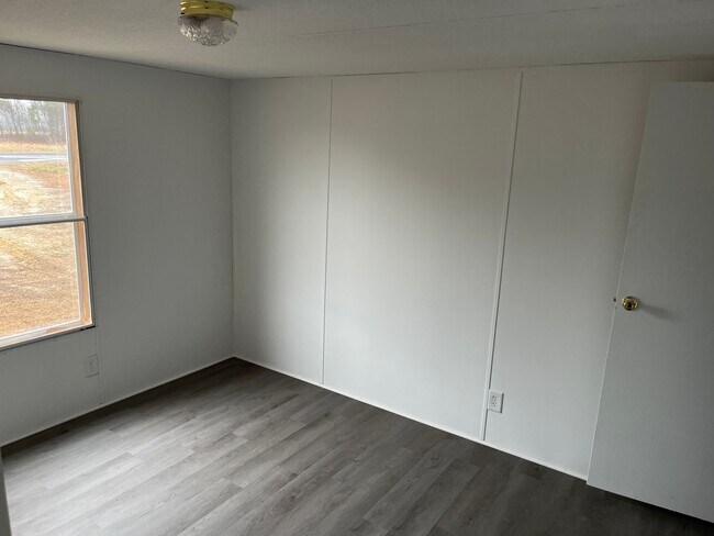 Building Photo - 632 British Rd