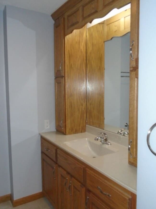 Building Photo - 200 N Delaware Ave