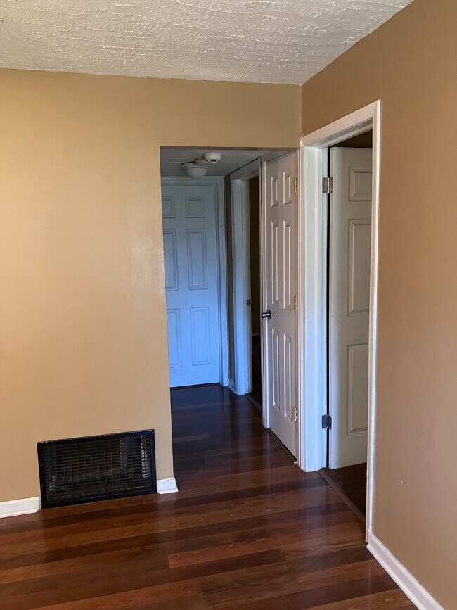 Living room - 3031 W Proctor St