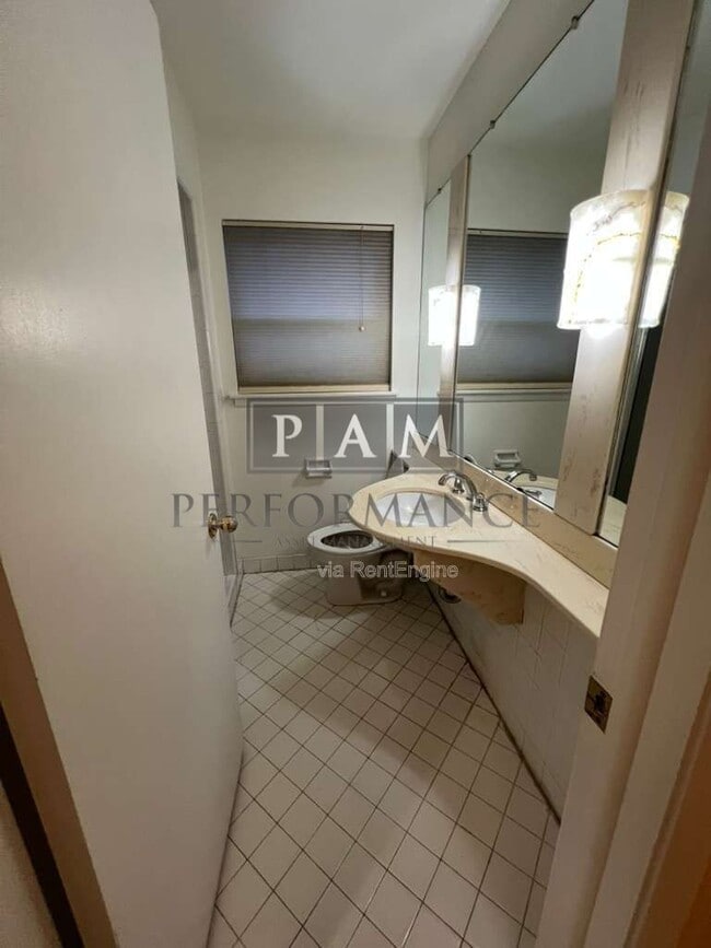 Building Photo - 8862 N Malibu Dr