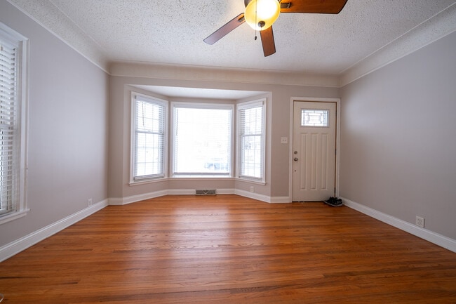 Building Photo - 3531-2 1/2 2 1/2 St NE